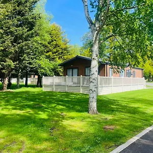 https://lotus-lodge-with-hot-tub.yorkshirehotels.net